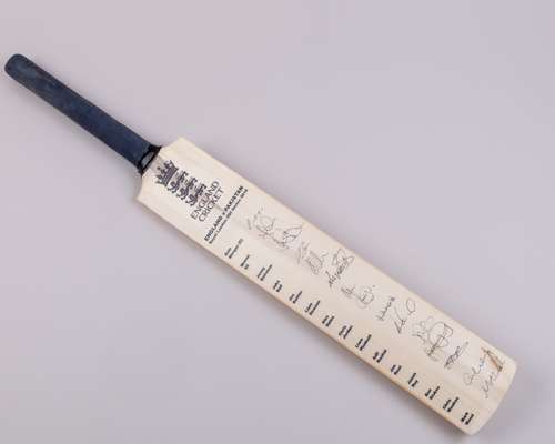 England v. Pakistan Royal London ODI Series 2016 autographed cricket bat