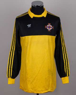 Pat Jennings yellow and black No.1 Northern Ireland goalkeepers shirt, 1985