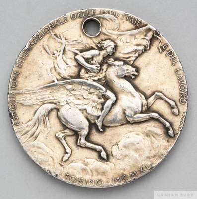 White-metal 1911 Torino International Exhibition medal 
 the obverse inscribed "ESPOSIZIONE INTERNAZIONALE DELLE INDUSTRIE E DEL LAVORO. TORINO MCMXII