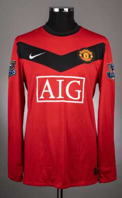 Dimitar Berbatov red and black No.9 Manchester United long-sleeved jersey, 2009-10, 
 Nike, L, with crew-neck collar and embroidered cloth badge inscr