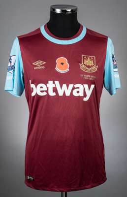 Mauro Zarate claret and blue West Ham United no.10 home jersey from the season 2015-16 game v Everton which took place on 7/11/15 at Upton Park.
 Play