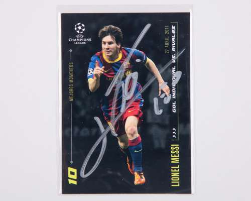 Lionel Messi autographed Barcelona Champions League Topps Mejores Momentos trading card