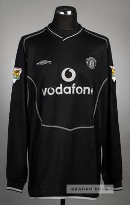 Fabien Barthez black Manchester United no.1 goalkeeper's jersey, season 2000-02,
 Umbro, long-sleeved with THE FA PREMIER LEAGUE sleeve badges, club c