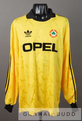 Gerry Peyton yellow Republic of Ireland No.1 goalkeeper's jersey from the Matt Busby testimonial match v Manchester United at Old Trafford, 11th Augus