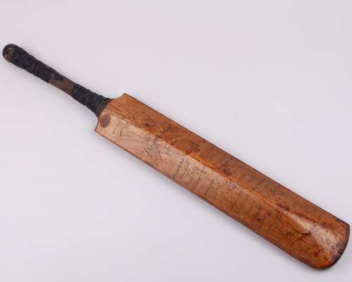 1938 Ashes: a George Gunn 1938 Ashes autographed cricket bat