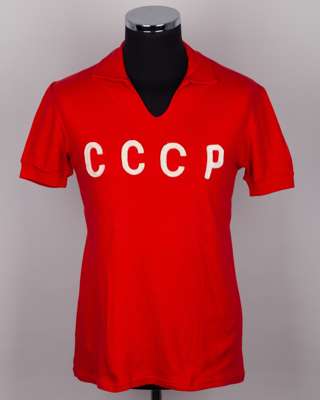 Red No.16 USSR v. Northern Ireland short-sleeved shirt, 1969