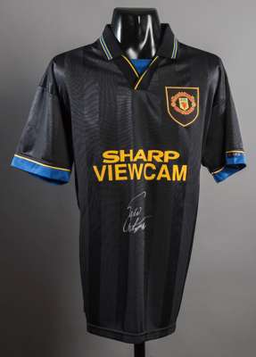 Eric Cantona signed Manchester United 'Kung-Fu' replica jersey, signed in silver marker pen