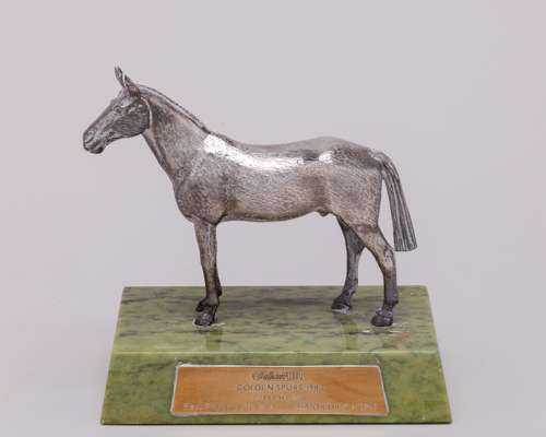 Best Flat Race Trainer Award presented to Dick Hern in 1980
