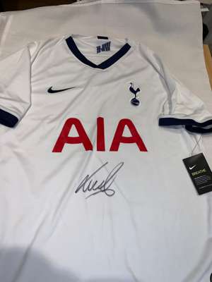 Lucas Moura signed white Tottenham Hotspur replica home jersey 2019-20,
 Nike, short-sleeved with club crest and sponsor logo, signed in marker pen on