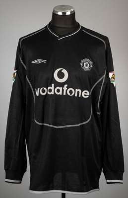 Fabian Barthez black Manchester United no.1 goalkeeper's home jersey, season 2001-02,
 Umbro, long-sleeved with THE FA PREMIER LEAGUE CHAMPIONS 2000-2