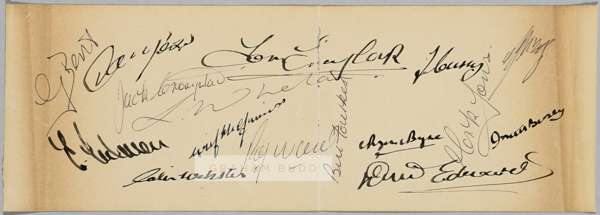 Manchester United Busby Babes autograph page, 
 signed in black ink by 16 squad members and management, Edwards, Byrne, Jones, Bent, Whelan, Foulkes, 