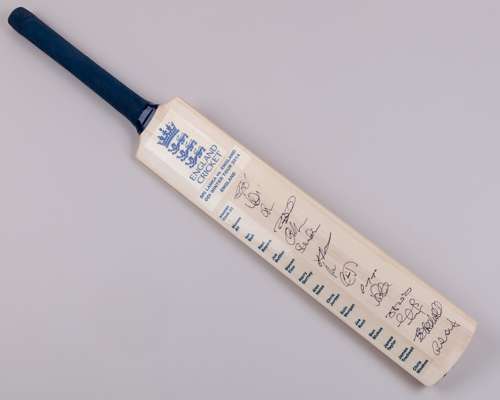 England v. Sri Lanka ODI Winter Tour 2014 autographed cricket bat
