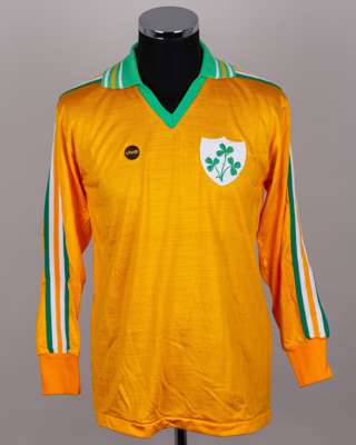 Mick Kearns yellow, green and white No.1 Republic of Ireland match worn goalkeepers, 1978