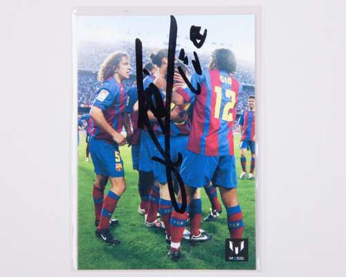 Lionel Messi autographed Icons No.2 Official Messi Card Collection trading card