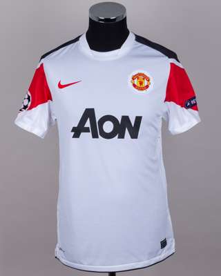 Tom Cleverley white, red and black No.23 Manchester United short-sleeved shirt, 2010-11