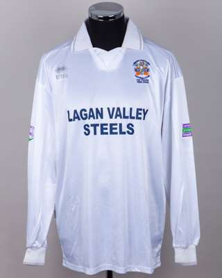 Andy Kilmartin white No.7 Lisburn Distillery autographed long-sleeved shirt, 2005-06