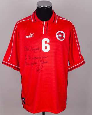 Johann Vogel red and white No.6 Switzerland autographed short-sleeved shirt, 2001