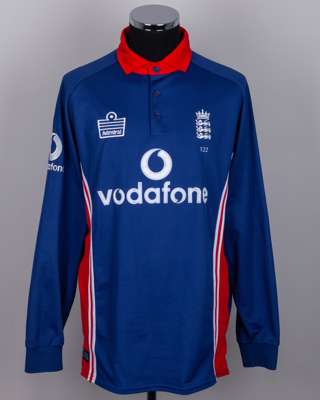 Graham Thorpe a blue and red No.9 England autographed T20 shirt