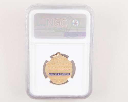 Alfredo Di Stefano Argentinian gold and enamel 1947 South American medal