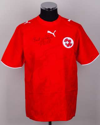 A red Switzerland unnumbered short-sleeved shirt autographed by Pele