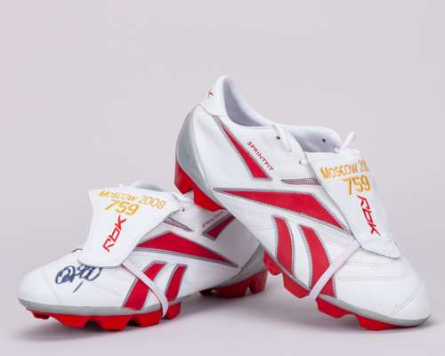 Ryan Giggs a pair of white and red Reebok 759 Sprintfit autographed football boots