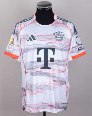 Harry Kane cream No.9 Bayern Munich short-sleeved shirt