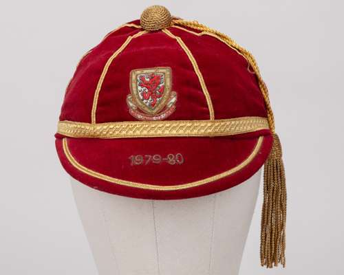 Mickey Thomas red Wales International cap, 1979-80