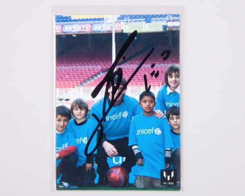 Lionel Messi autographed Icons No.97 Official Messi Card Collection trading card