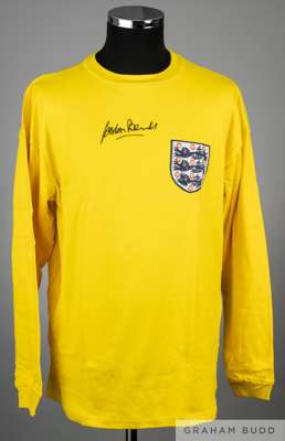 Gordon Banks signed yellow England replica goalkeeping jersey