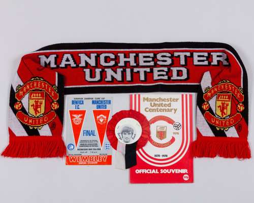 George Best autographed Manchester United scarf