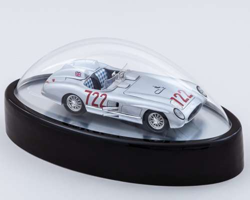 Stirling Moss Signed 722 1:18 Scale Model Car Display