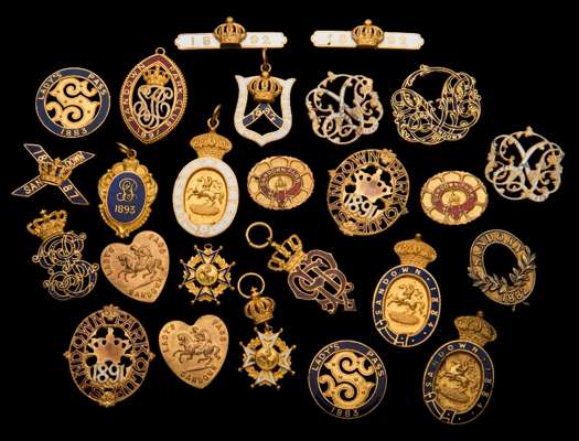 Nine Sandown Park Member's metal race badges, comprising 1882 (Lady's), 84, 86, 90, 91, 92, plus three undated including one Lady's (heartshaped)  THI