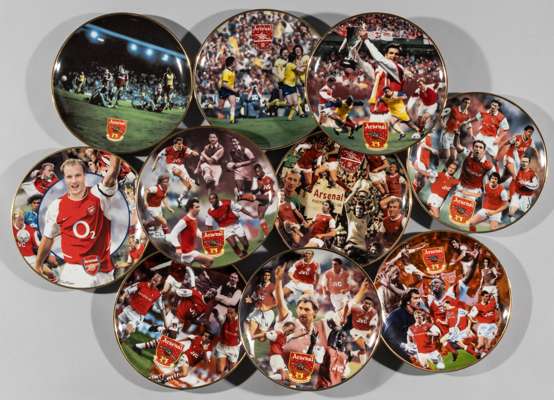 Selection of Arsenal FC football players commemorative plates by Danbury mint,
 players include Bergkamp, Arsenal Heroes, 1997-98 Double, Great Strike