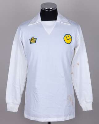 Mick Jones white No.14 Leeds United match worn long-sleeved shirt, 1973