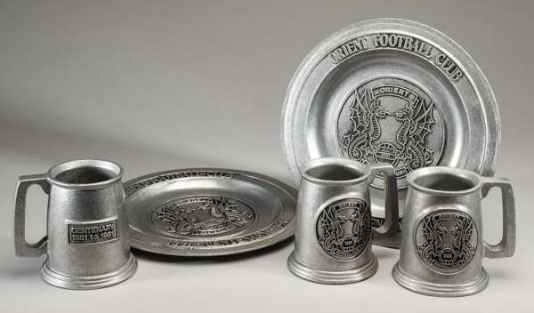 Orient FC Centenary 1881-1981 pewter plates and tankards, 
 each bearing ORIENT FOOTBALL CLUB 1881 CENTENARY 1981 in relief, comprising 12 plates limi