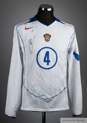 White and blue No.4 Russia International short-sleeved shirt, 
 Nike, M, with printed badge, the front autographed