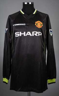 Erik Nevland black Manchester United 3rd choice jersey from the season 1998-99, 
 There is no game specified. Player issue Adidas Long sleeved example