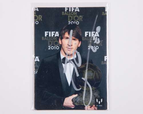 Lionel Messi autographed Icons No.102 Official Messi Card Collection trading card