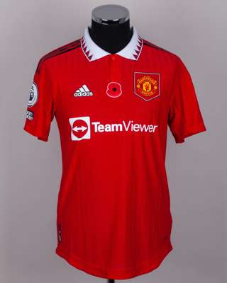 Aaron Wan-Bissaka red No.29 Manchester United v. Fulham short-sleeved shirt, 2022