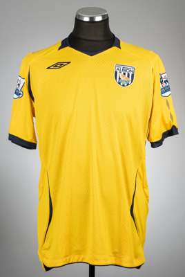 Graham Dorrans signed yellow West Bromwich Albion no.17 away jersey, season 2008-09,
 Umbro, short-sleeved with BARCLAYS PREMIER LEAGUE sleeve badges,