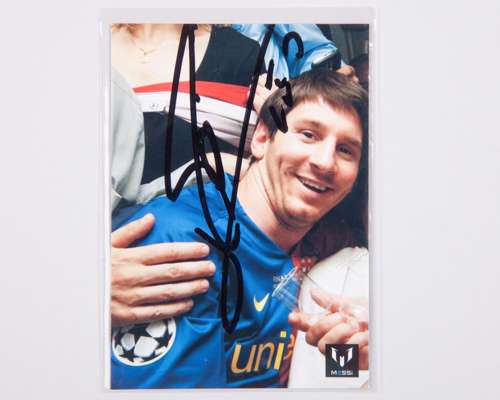 Lionel Messi autographed Icons No.70 Official Messi Card Collection trading card