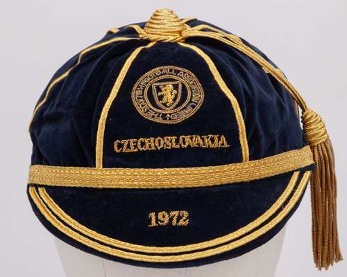 Willie Morgan blue Scotland v. Czechoslovakia International cap, 1972