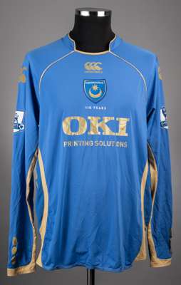 Peter Crouch blue No.9 Portsmouth signed home jersey.
 the item is a long sleeved example with the Barclays Premier League badges on both arms. The fr