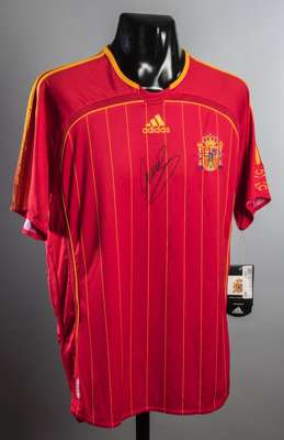 Fernando Torres signed Spain replica international jersey, signed in black marker pen; sold with a COA issued by Soccerstuff4u (2)