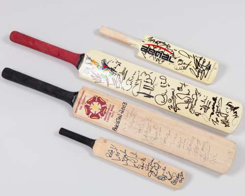 Two Pakistan autographed cricket bats and two Pakistan autographed miniature cricket bats