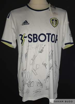 Leeds United 2022-23 season home shirt, 
 size medium, brand new from club shop with tags still attached. Signed by the 23 as listed, Jack Harrison, M