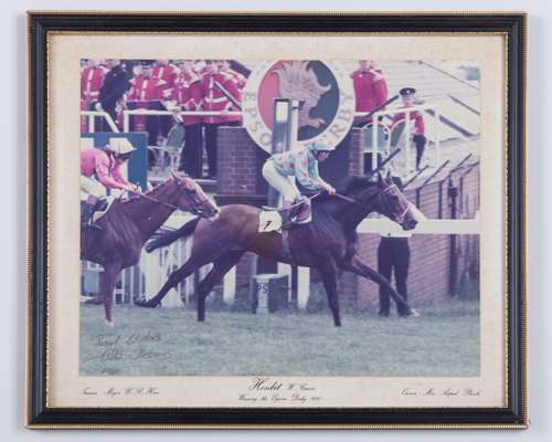 Willie Carson signed photograph of the jockey winning the 1980 Derby on Henbit
