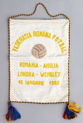 Romania F.A. pennant issued for international match v England, played at Wembley Stadium, 15th January 1969,
 white satin embroidered with inscription