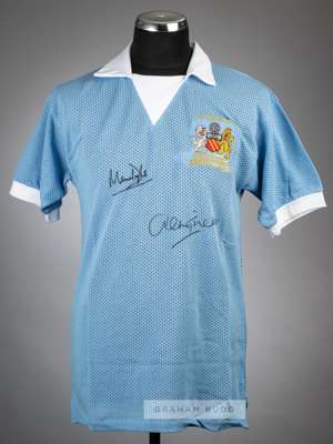 Mike Doyle & Dennis Tueart signed blue Manchester City 1976 Football League Cup Final retro jersey,
 Score Draw, signed in black marker pen with Sport
