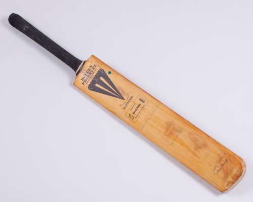 Worcestershire County Champions 1974 and Warwickshire 1975 autographed cricket bat